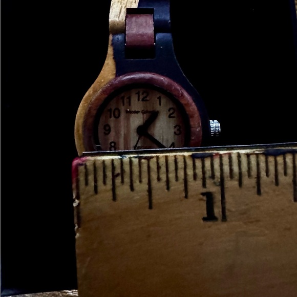Tense Wood Watch - Picture 3 of 3